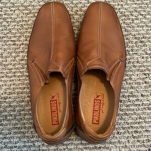 NEW never worn mens PIKOLINOS.
